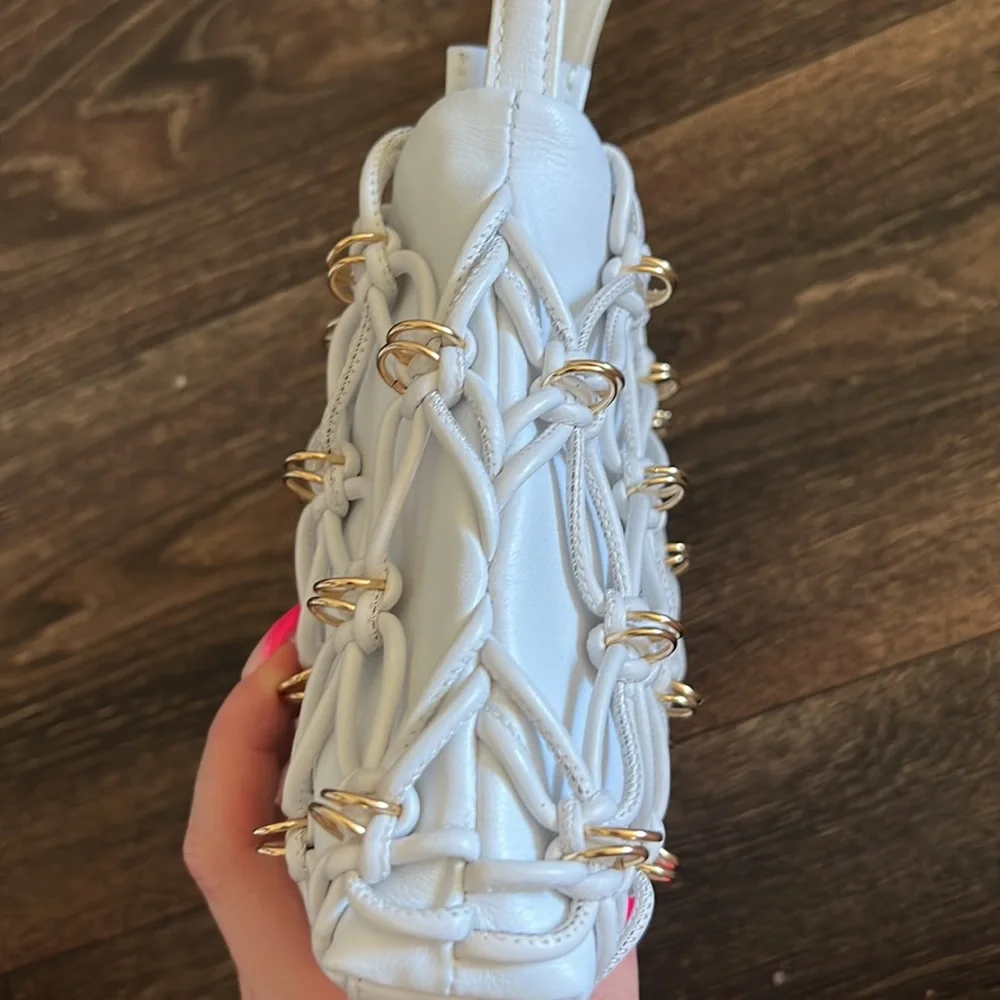 JADE WHITE - Picture 6 of 6